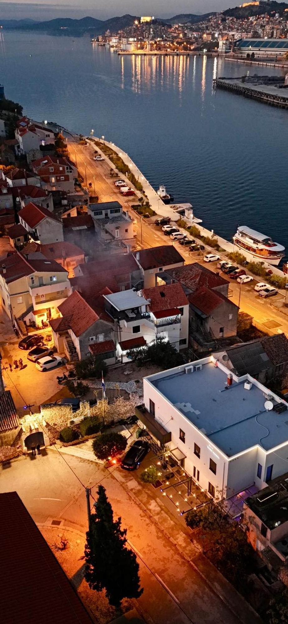 Basic Mansion + Hotell Šibenik Exteriör bild