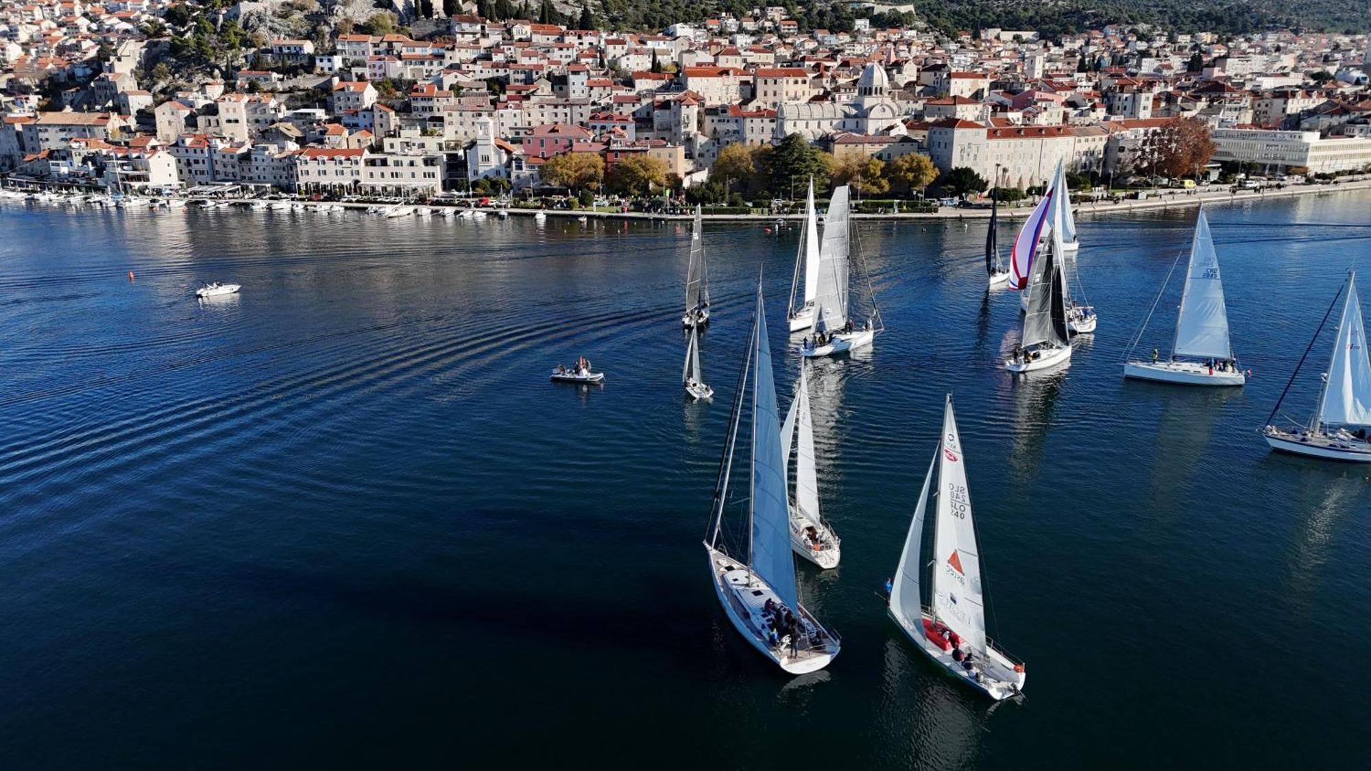 Basic Mansion + Hotell Šibenik Exteriör bild